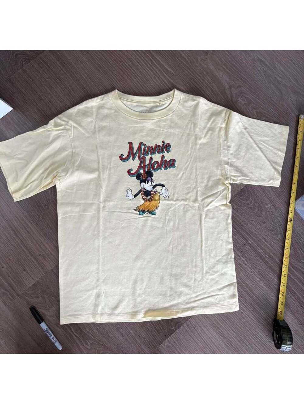 Minnie Mouse Disney x  Uniqlo T-Shirt Small Yellow Short Sleeve Aloha Hawaii